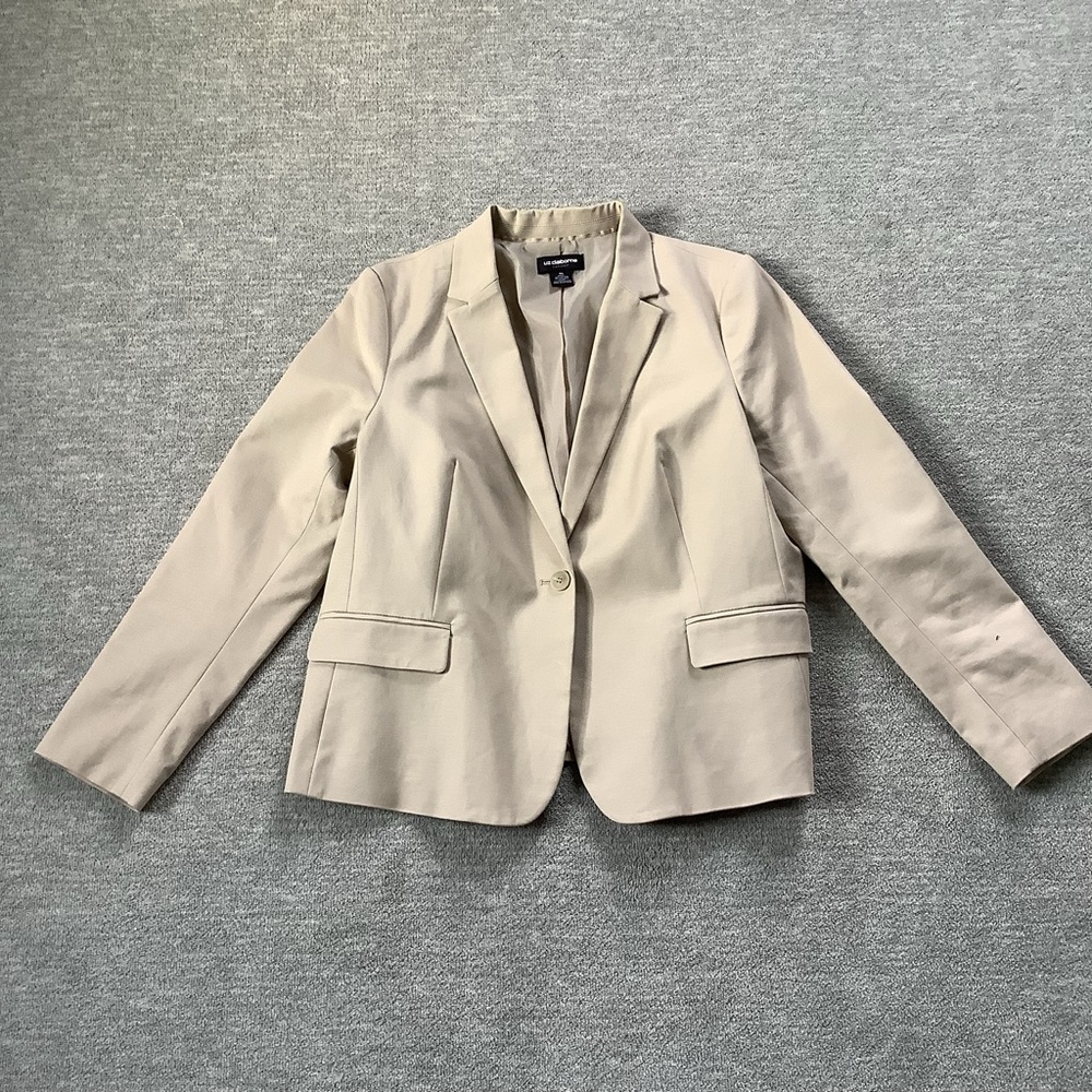 Liz Claiborne Career Khaki One-Button Blazer
Sz. XL